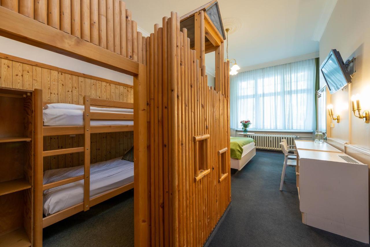 W22 Am Kurfuerstendamm 3*