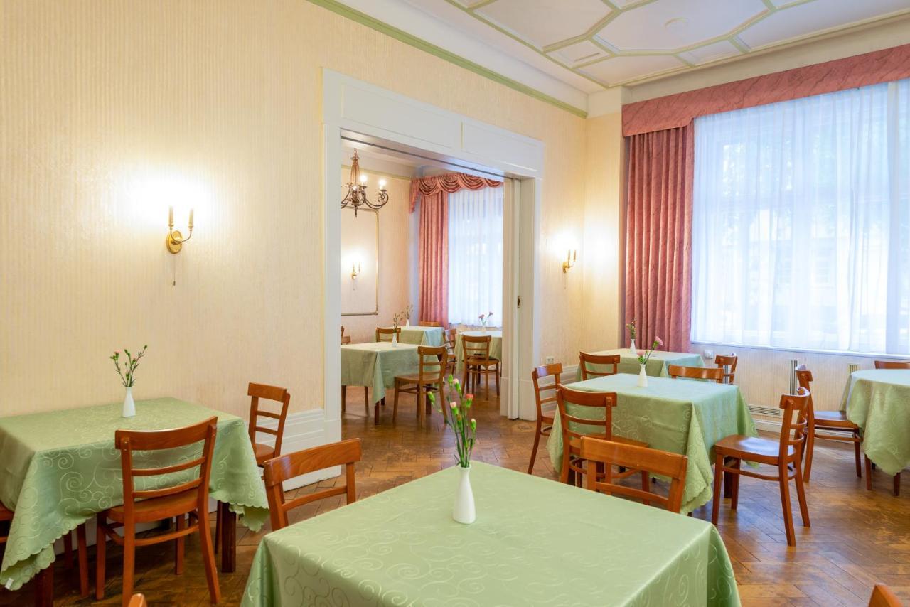 W22 Am Kurfuerstendamm 3*