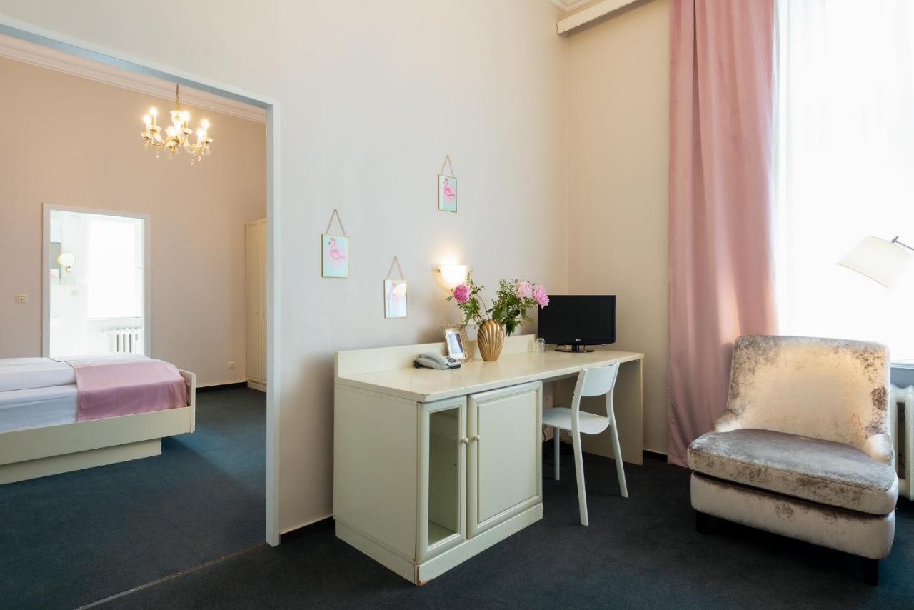 W22 Am Kurfürstendamm 3*