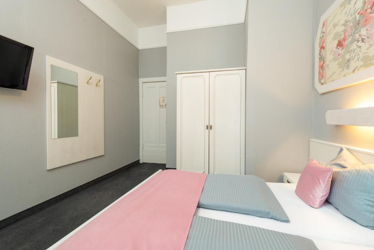 W22 Am Kurfuerstendamm Hotel 3*